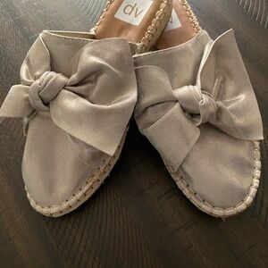 DV by Dolce Vita Women's Cream Bow Mules